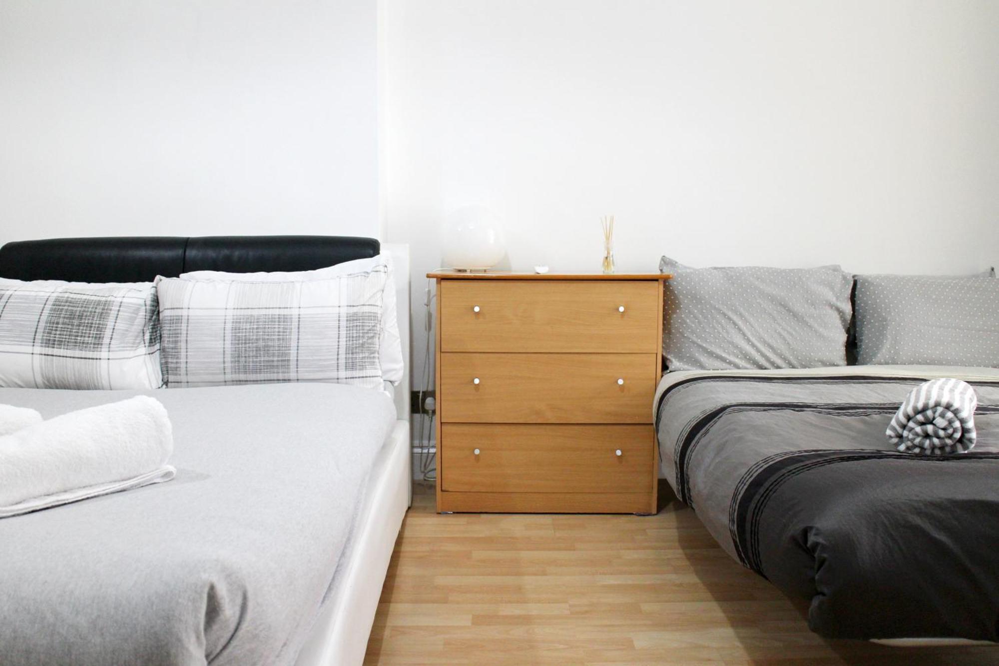 Large Studio Garden Flat On Golders Green Road London Bagian luar foto