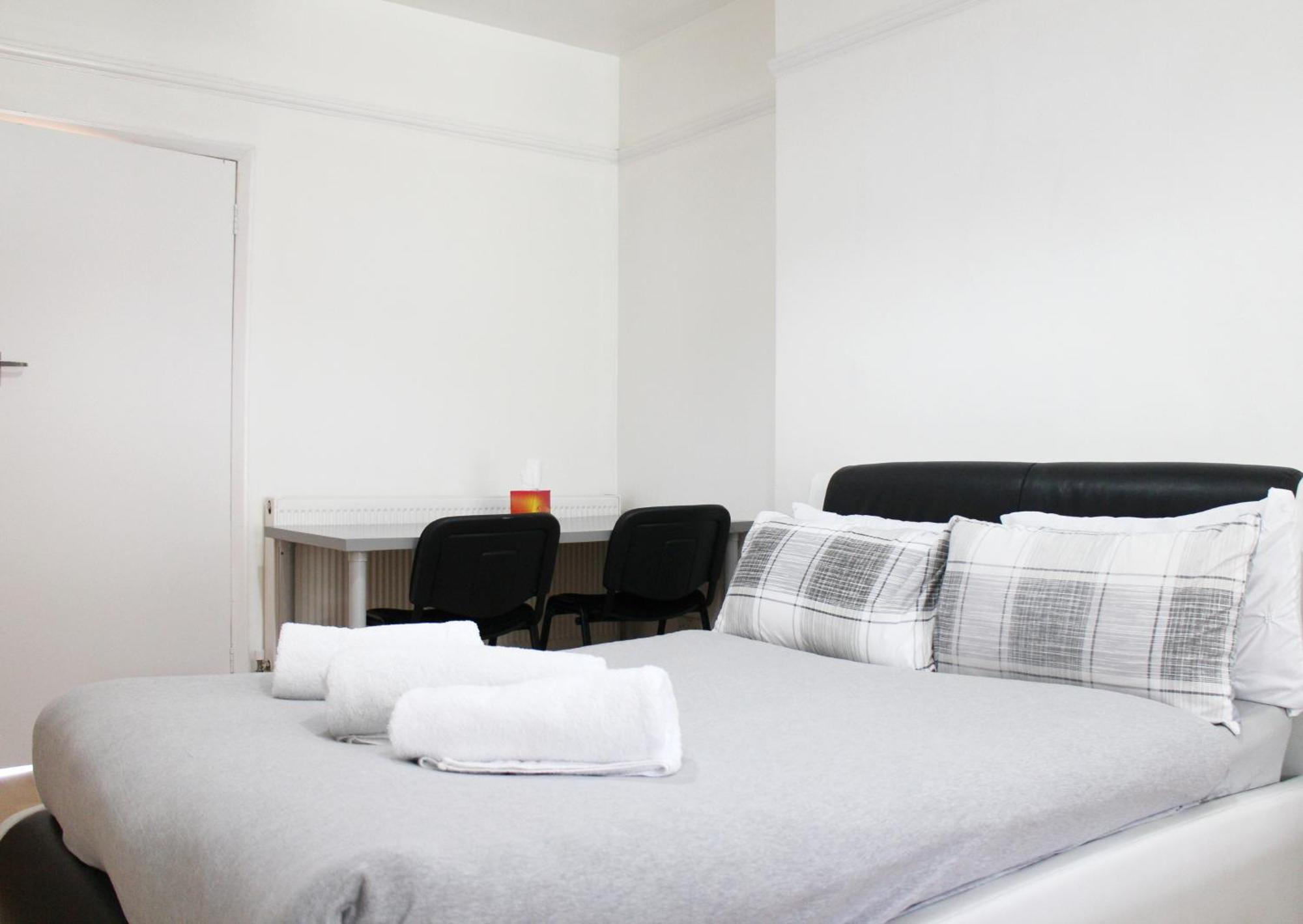 Large Studio Garden Flat On Golders Green Road London Bagian luar foto