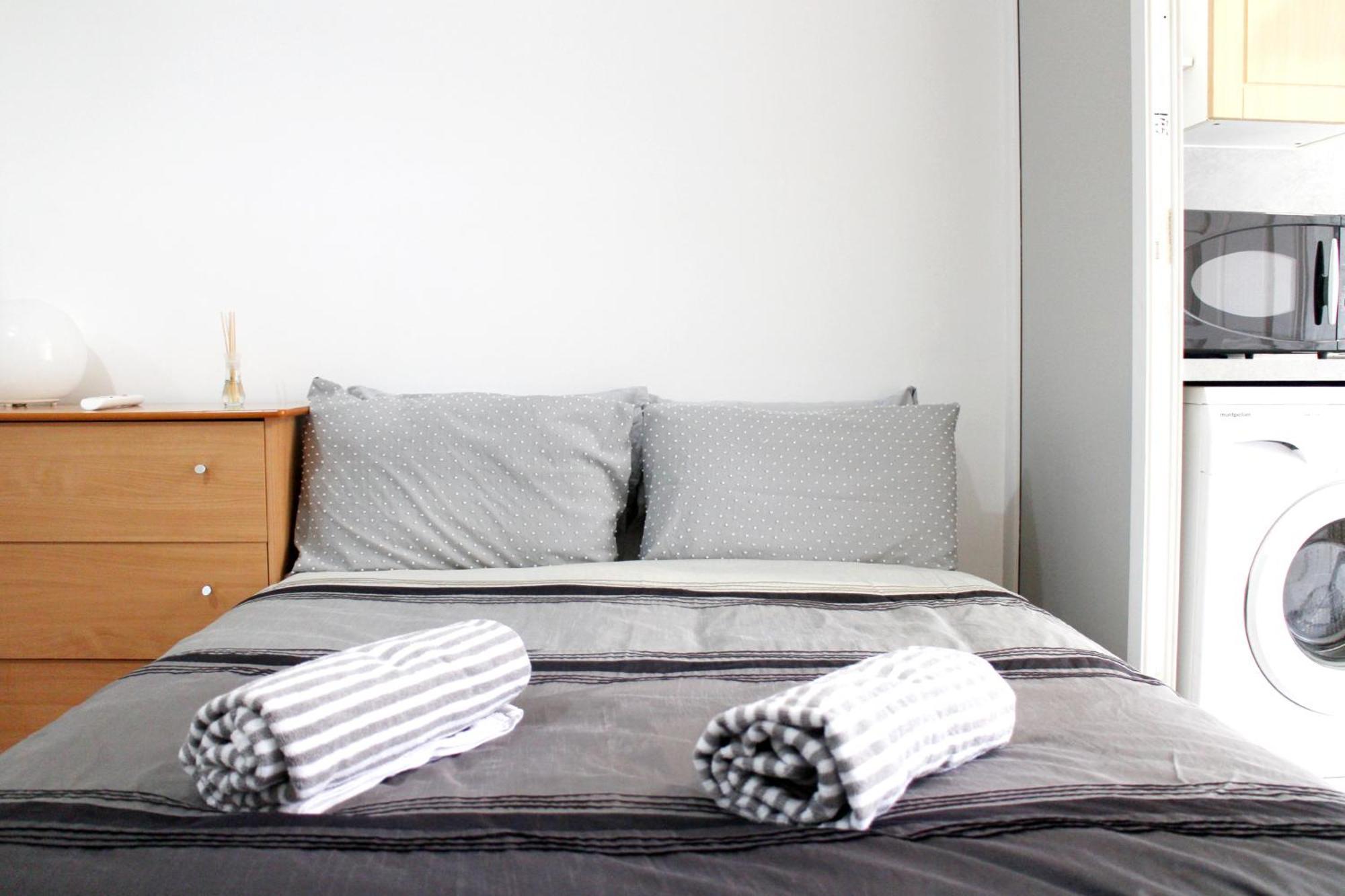 Large Studio Garden Flat On Golders Green Road London Bagian luar foto