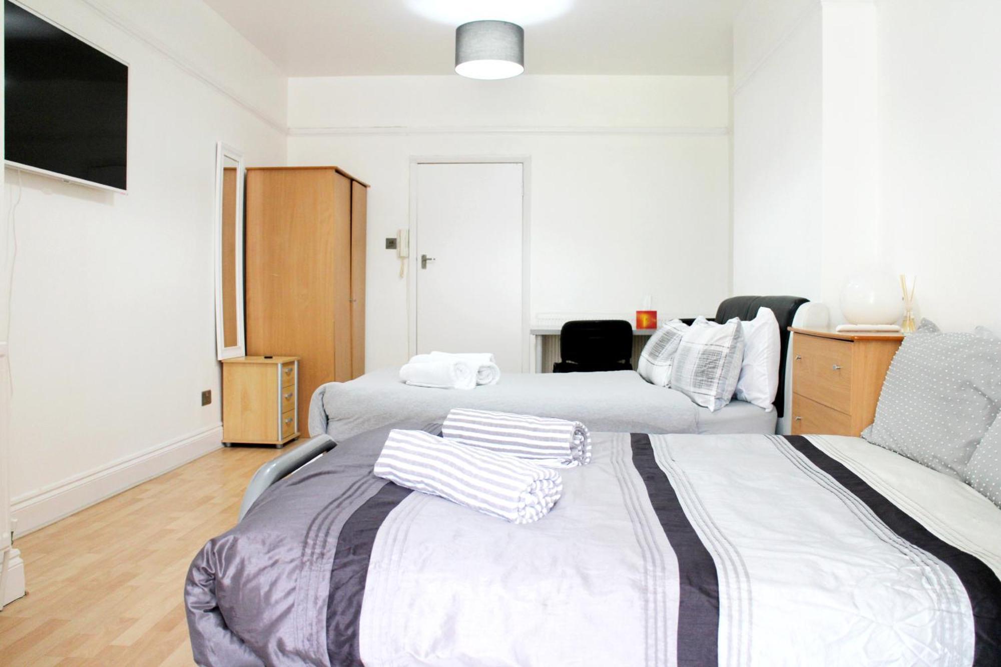 Large Studio Garden Flat On Golders Green Road London Bagian luar foto