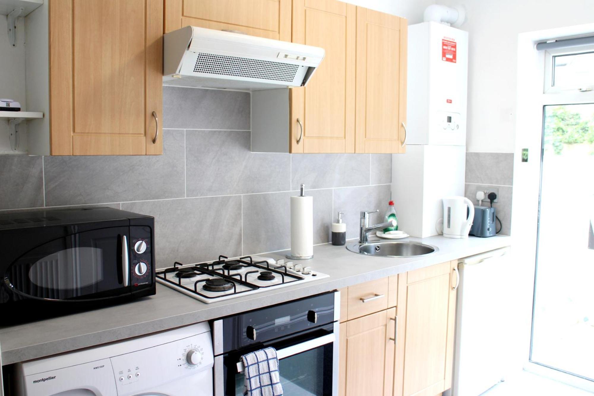 Large Studio Garden Flat On Golders Green Road London Bagian luar foto