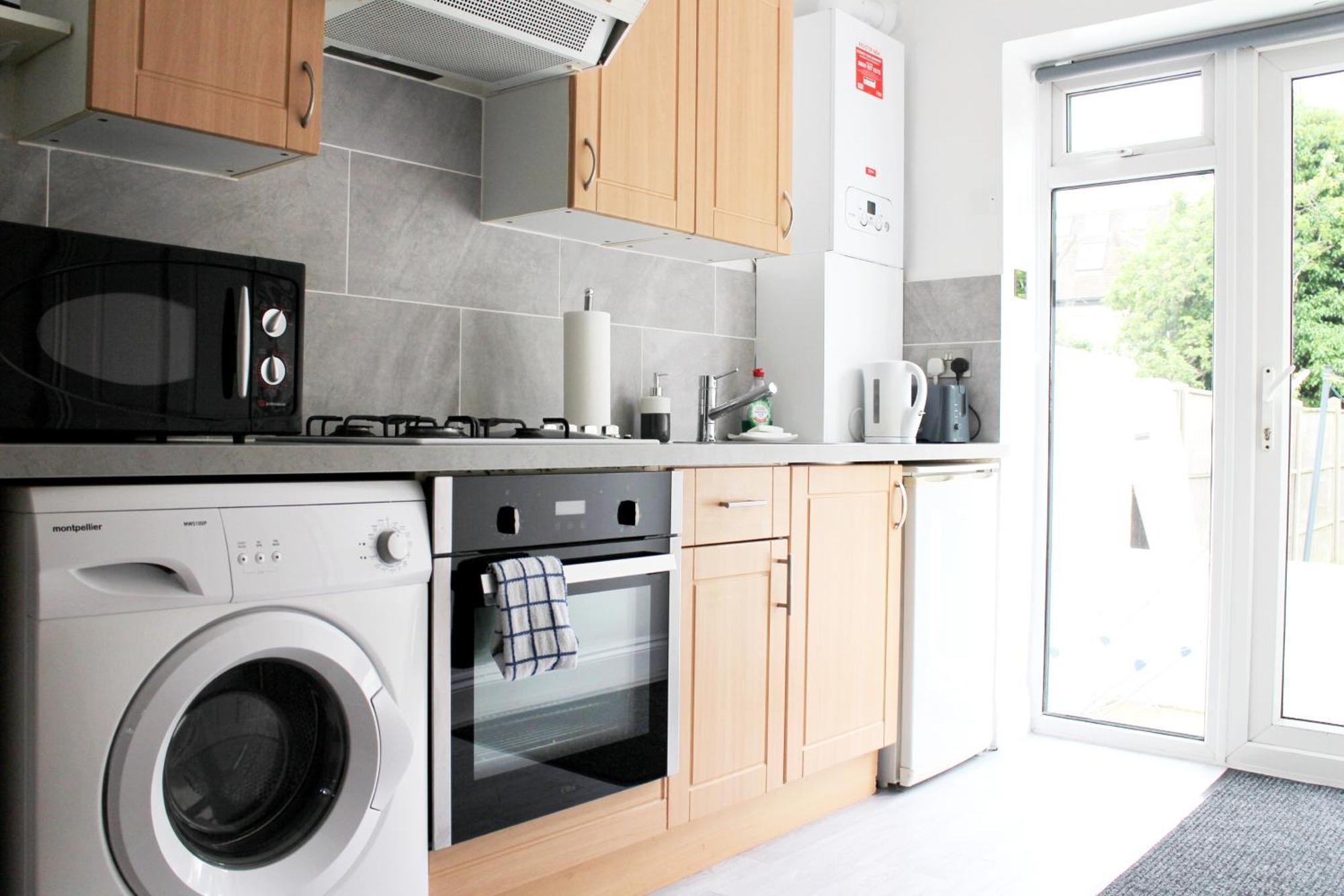 Large Studio Garden Flat On Golders Green Road London Bagian luar foto